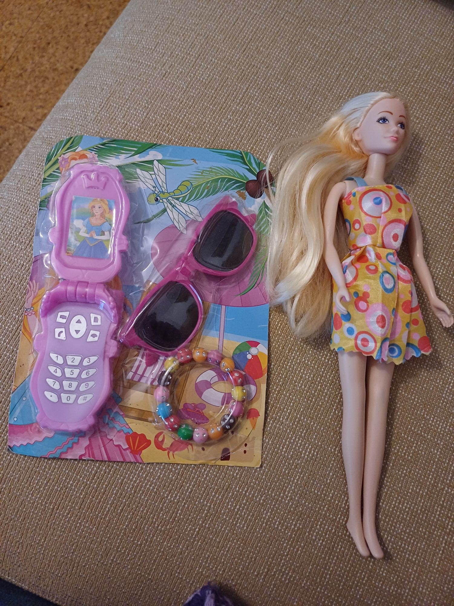 Conjunto de boneca e acessórios de menina