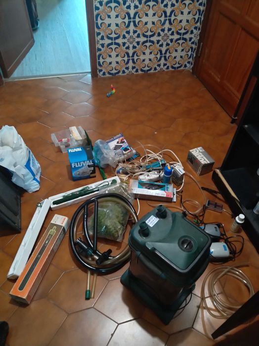 Aquário 100x40 estado razoável com todos os asesorios