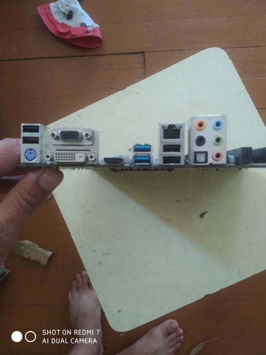 Продам полностю исправную материнку asrok B75 Pro3-M с процом в компле