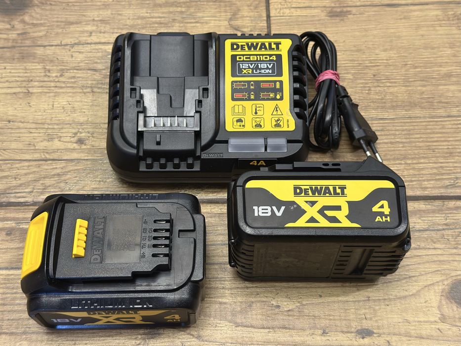 Zestaw | akumulatory, baterie 18V 2x 4AH / ładowarka DCB1104 DeWalt