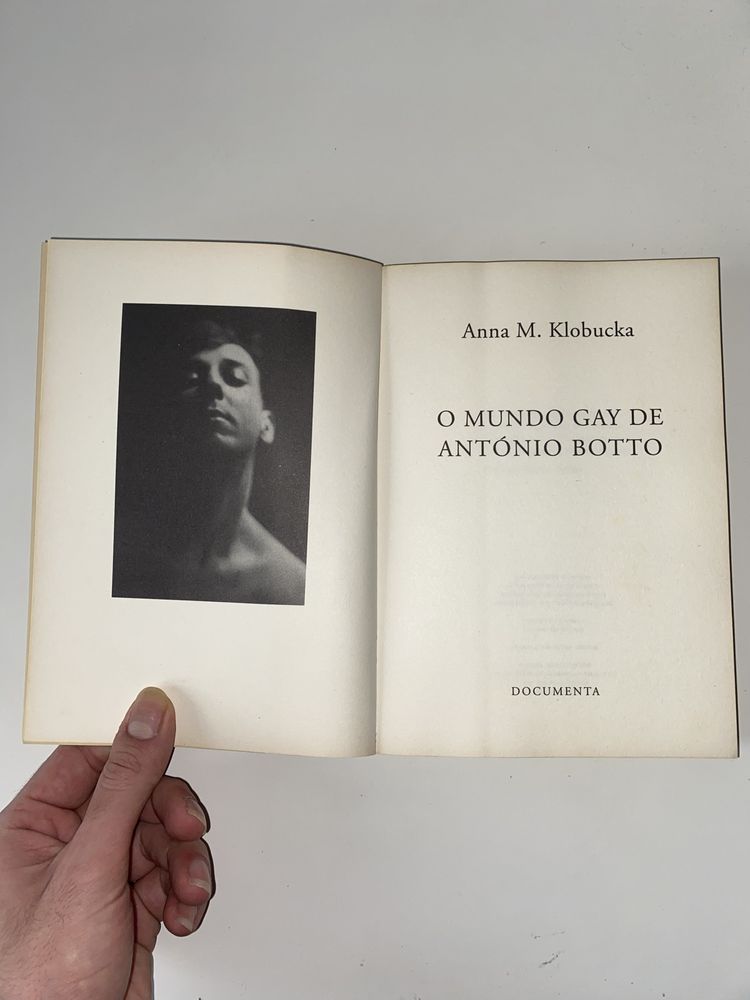 Livro O Mundo Gay de António Botto. Anna M. Klobucka