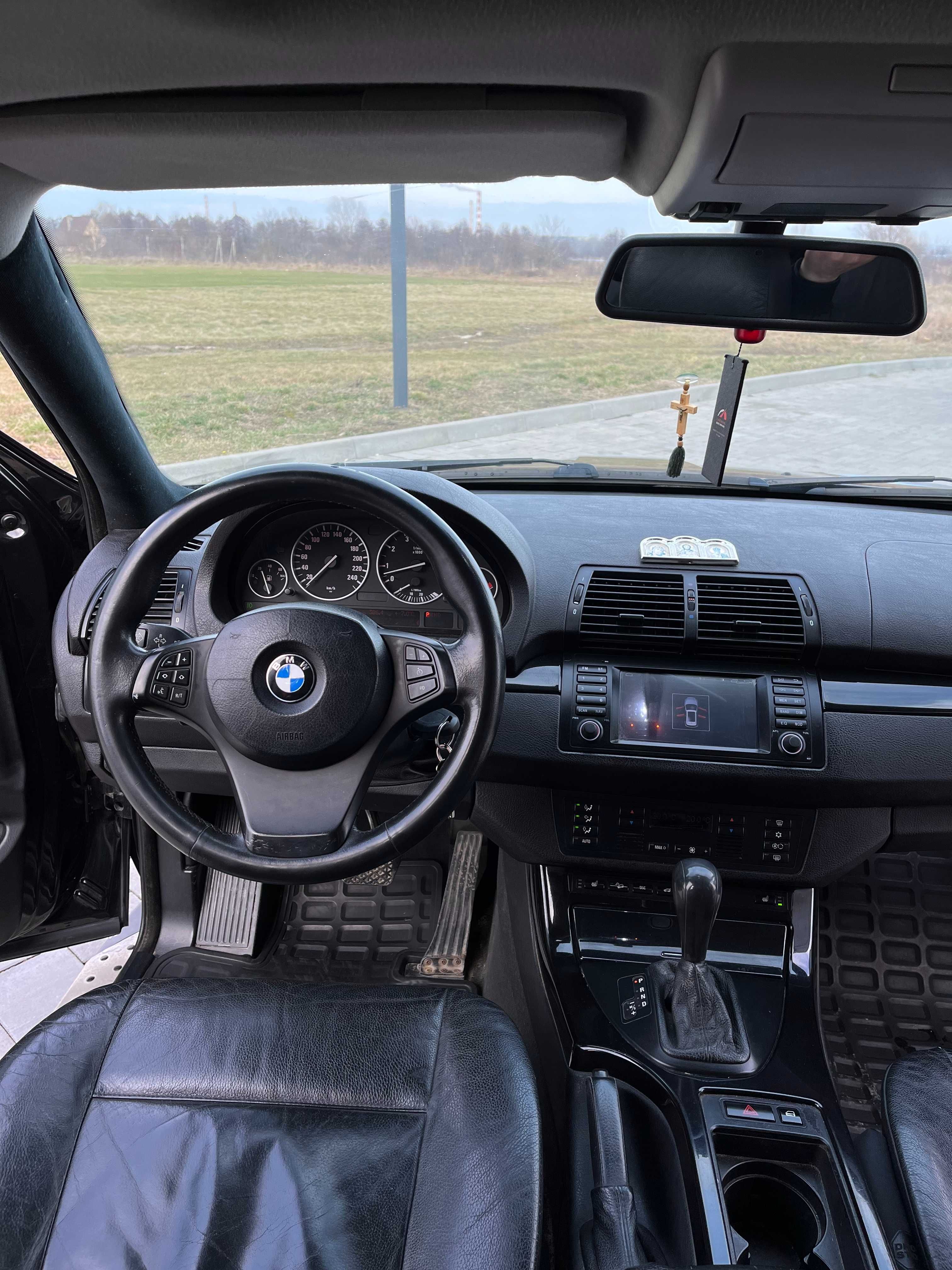 Автомобіль BMW X5