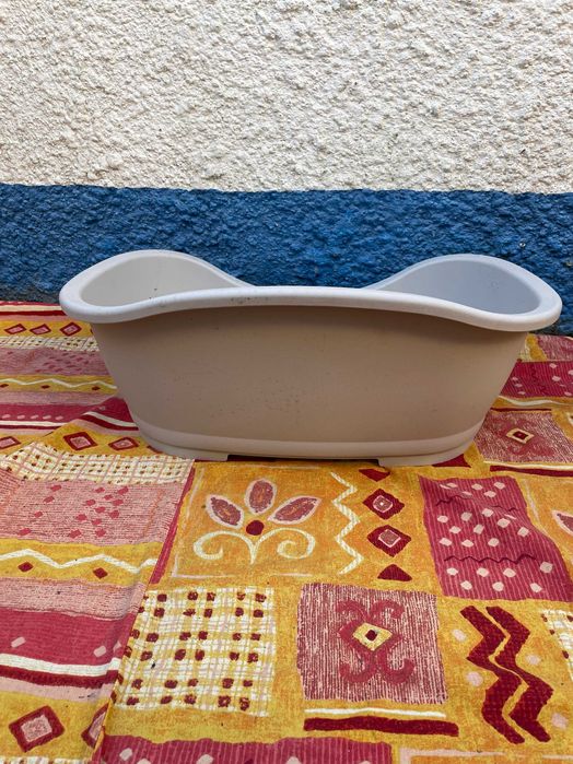 Cama para animais de estimação cinzenta