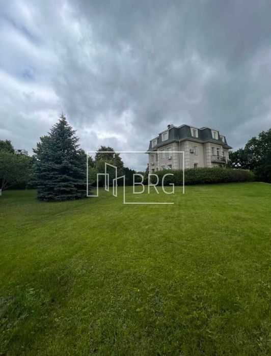 Продажа дома в коттеджном городке с выходом на Днепр 60 соток без%