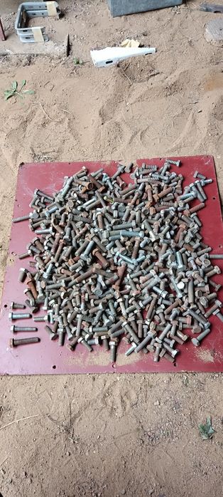 Solidne śruby metryczne M8 M10 M12 M16

Opis:
Ma