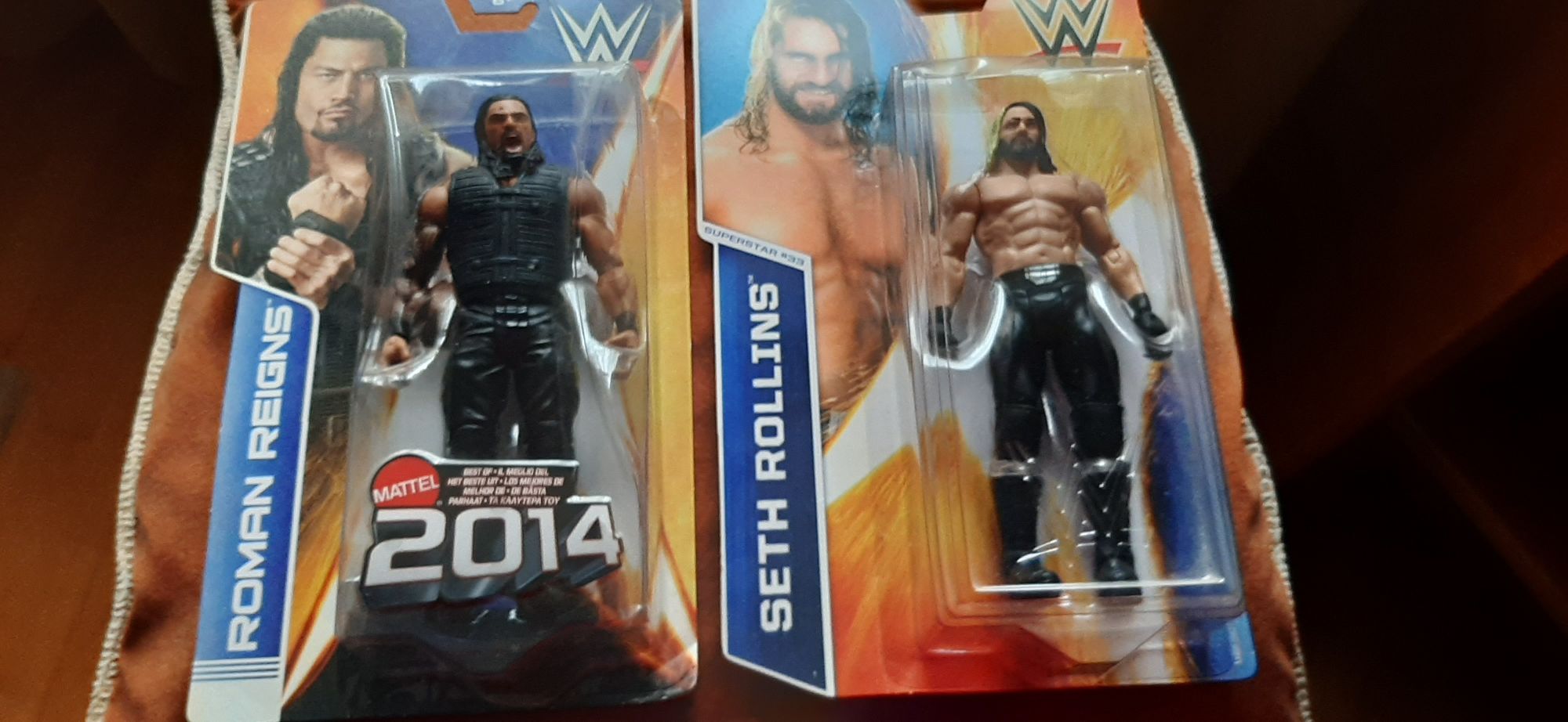 2 figuras campeões wwe wrestling-Seth Rollins/Roman Reigns