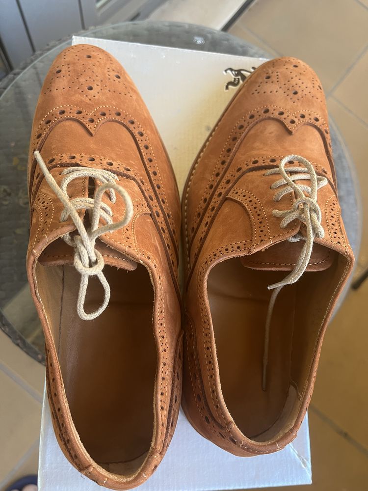 Sapatos novos em pele 41 homem