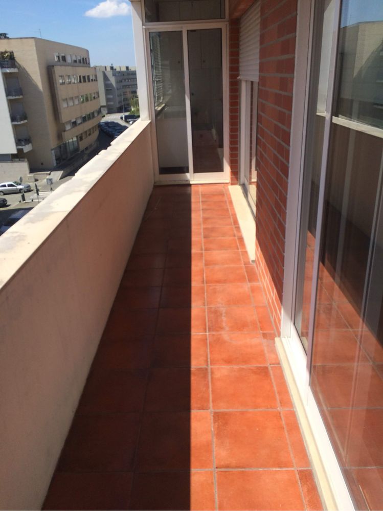 Arrenda-se Apartamento T3- Costa Guimaraes