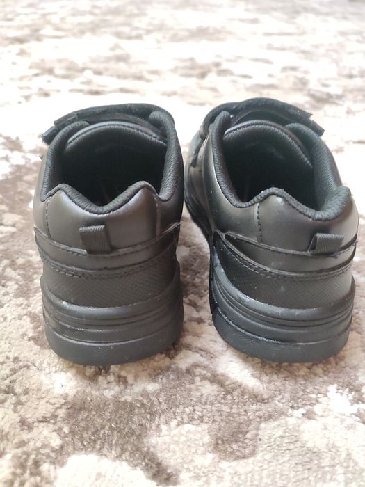 Взуття осіннє туфлі