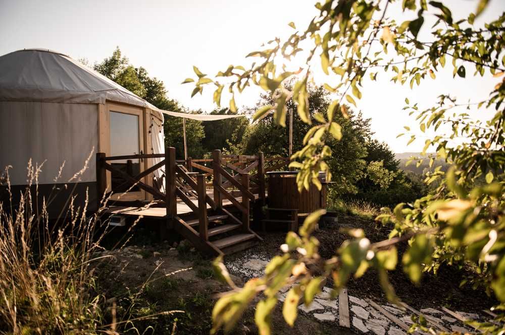 Jurta Dziki Jeleń z prywatnym jacuzzi i leśnym spa-Dzikolas glamping