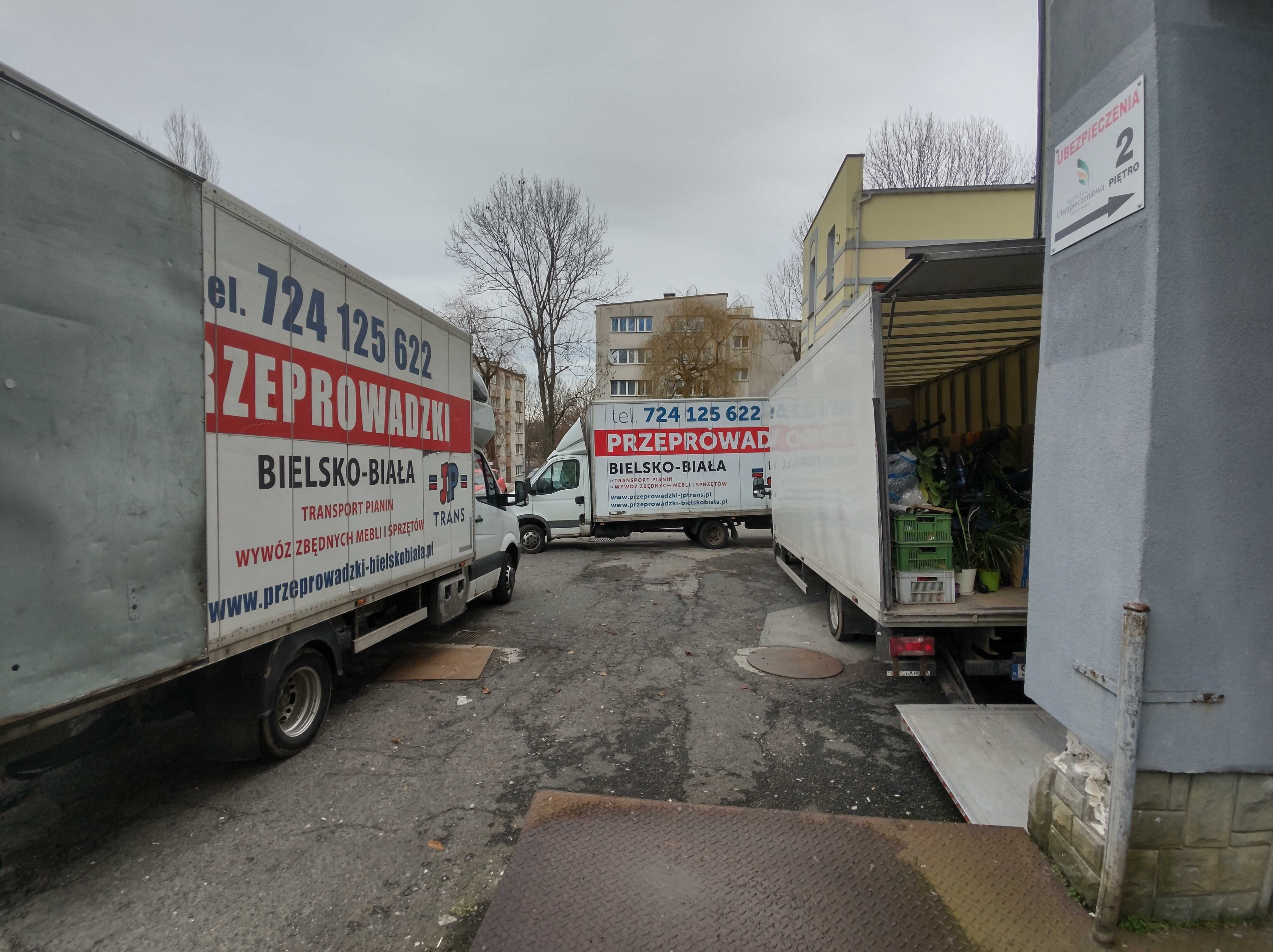 Wywóz mebli sprzątanie piwnic garaży strychów.Przeprowadzki transport.