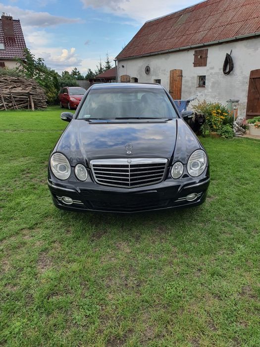 Mercedes-Benz  E220
