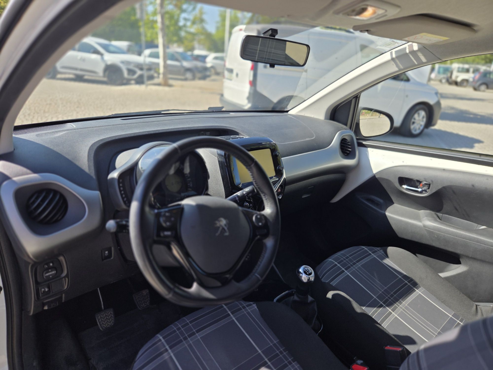 Peugeot 108 ALURE DE 2017 com poucos Km
