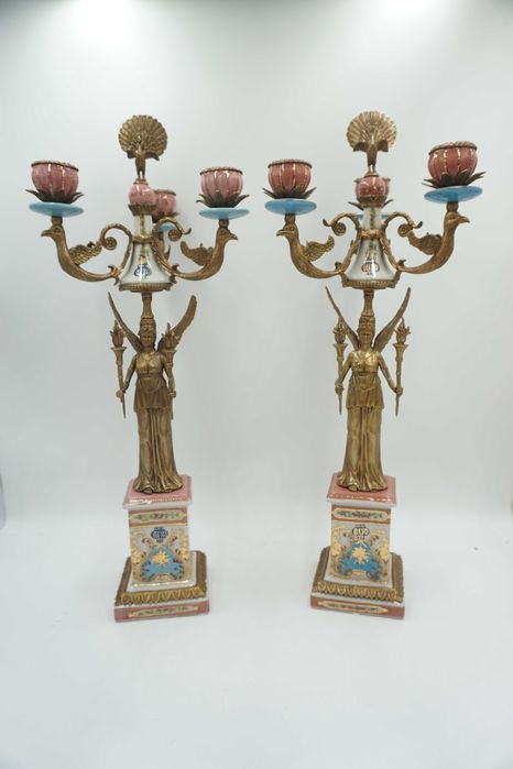 PARA Swieczników trójramiennych kobiety z pochodniami porcelana z brąz