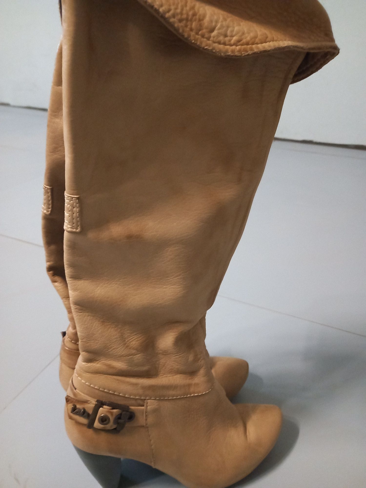 Botas cano alto com tacão