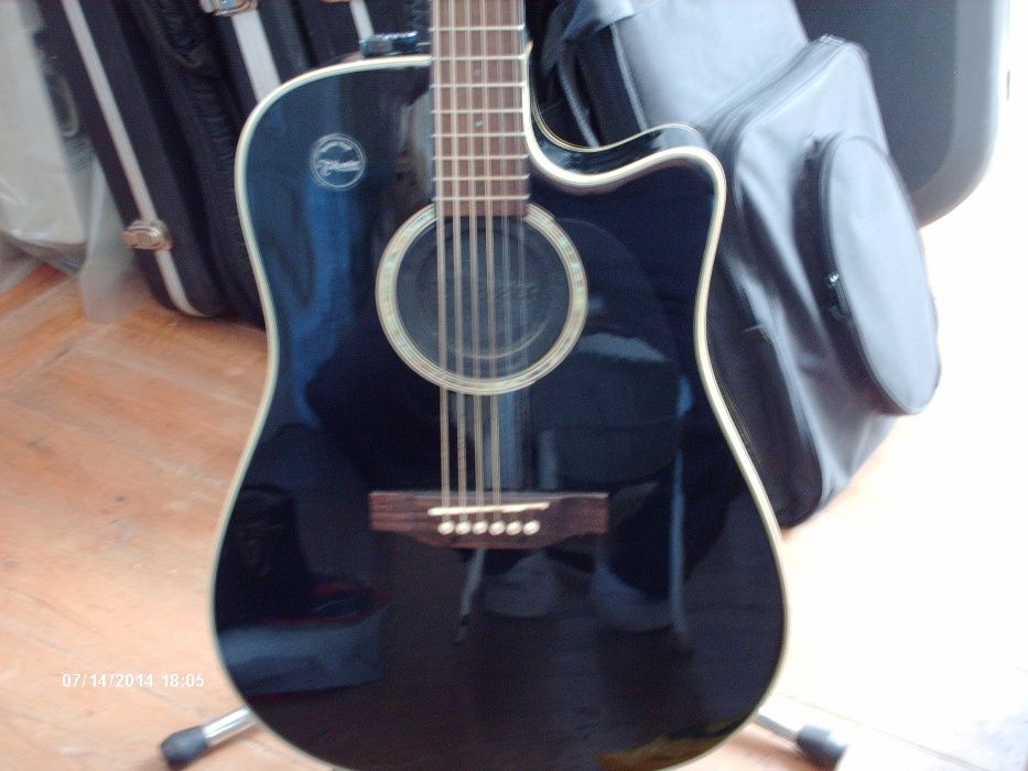 Guitarra Takamine