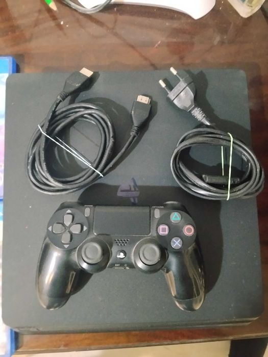 Продам Playstation 4 Slim 3 ревізія на 1 тб + 4 гри в подарунок