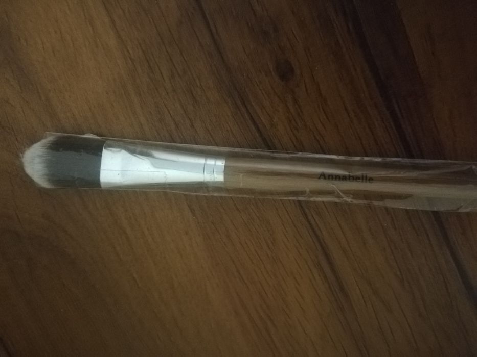 Płaski pędzel do podkładu, Annabelle