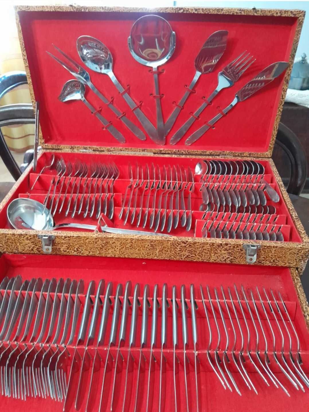 Faqueiro Antigo 80 peças INOX