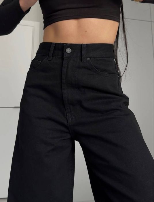 Чорні джинси скейтери