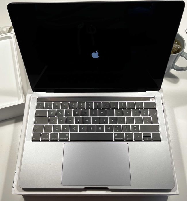 Macbook Pro 13'' 2019 rok i7 2.8GHz 16GB RAM SSD 256GB Space grey igła