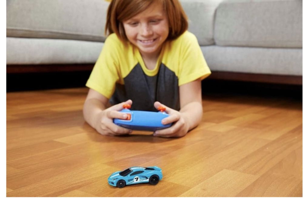 Машинка Hot Wheels 1:64 Chevrolet Corvette C8 Mattel!