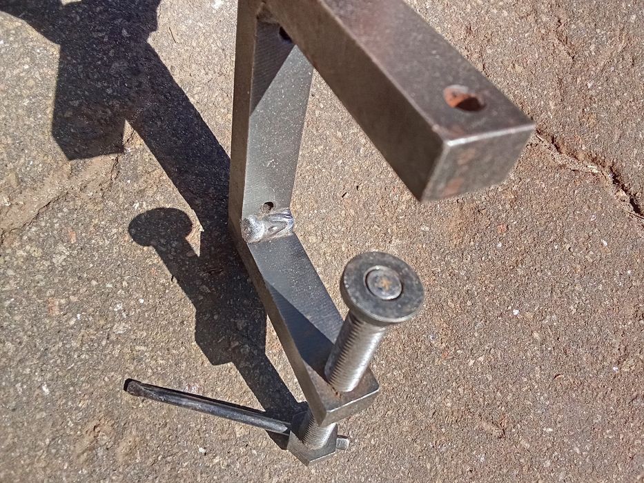 Струбцина старинная саморобная.