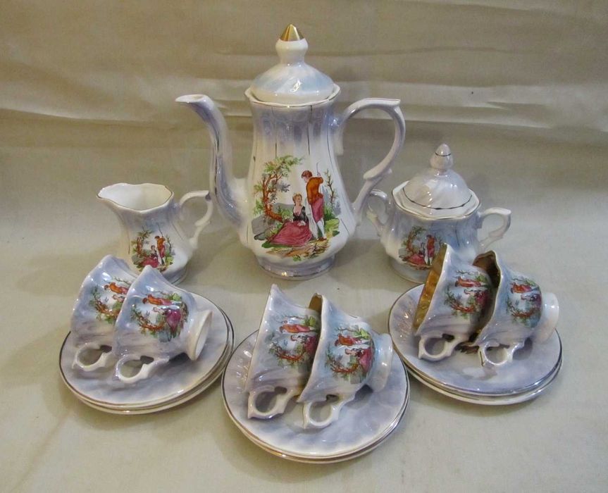 Старий чайний сервіз.