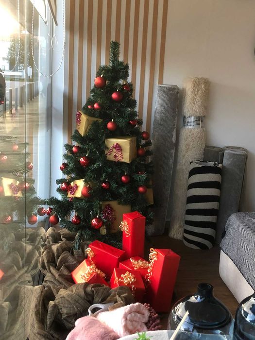 Arvore de natal 1,70m com decorações e luzes