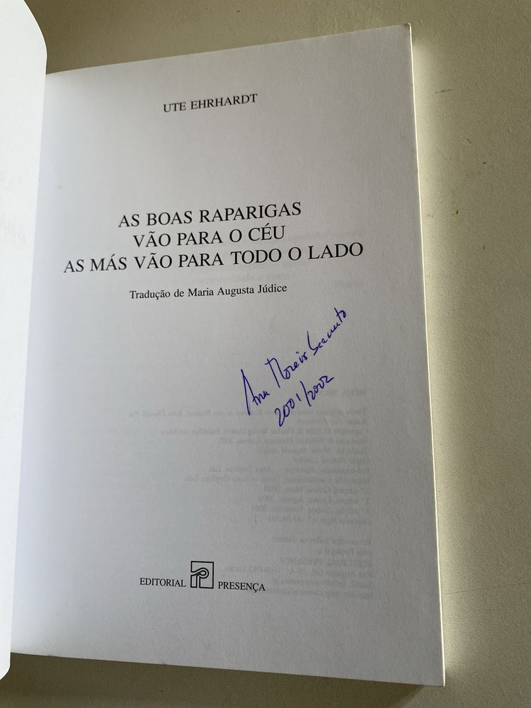 livro "As boas raparigas vão para o céu, as más vão para todo o lado"