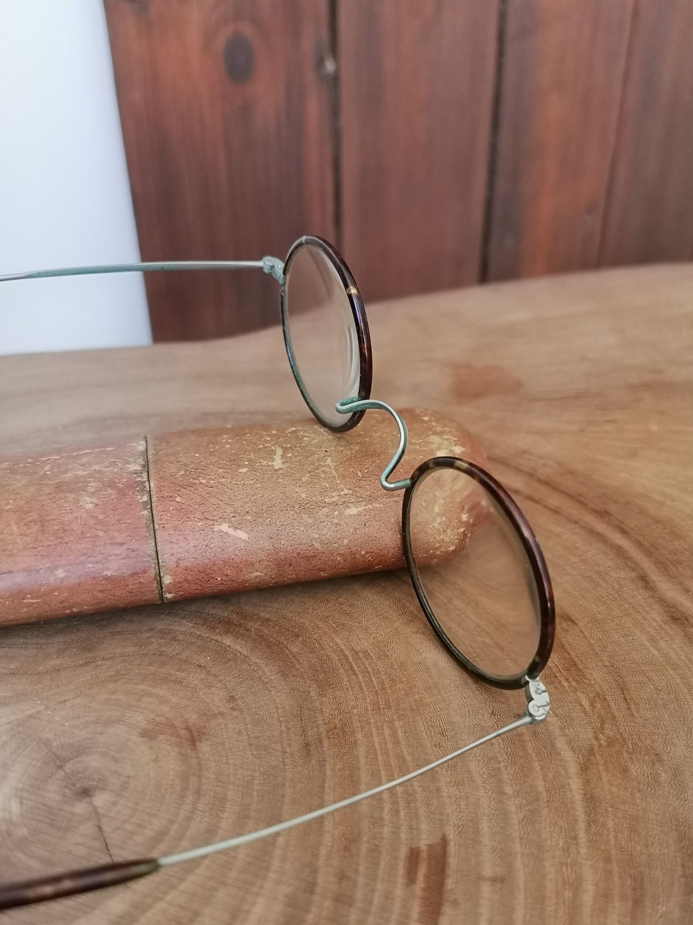 stare okulary z futerałem