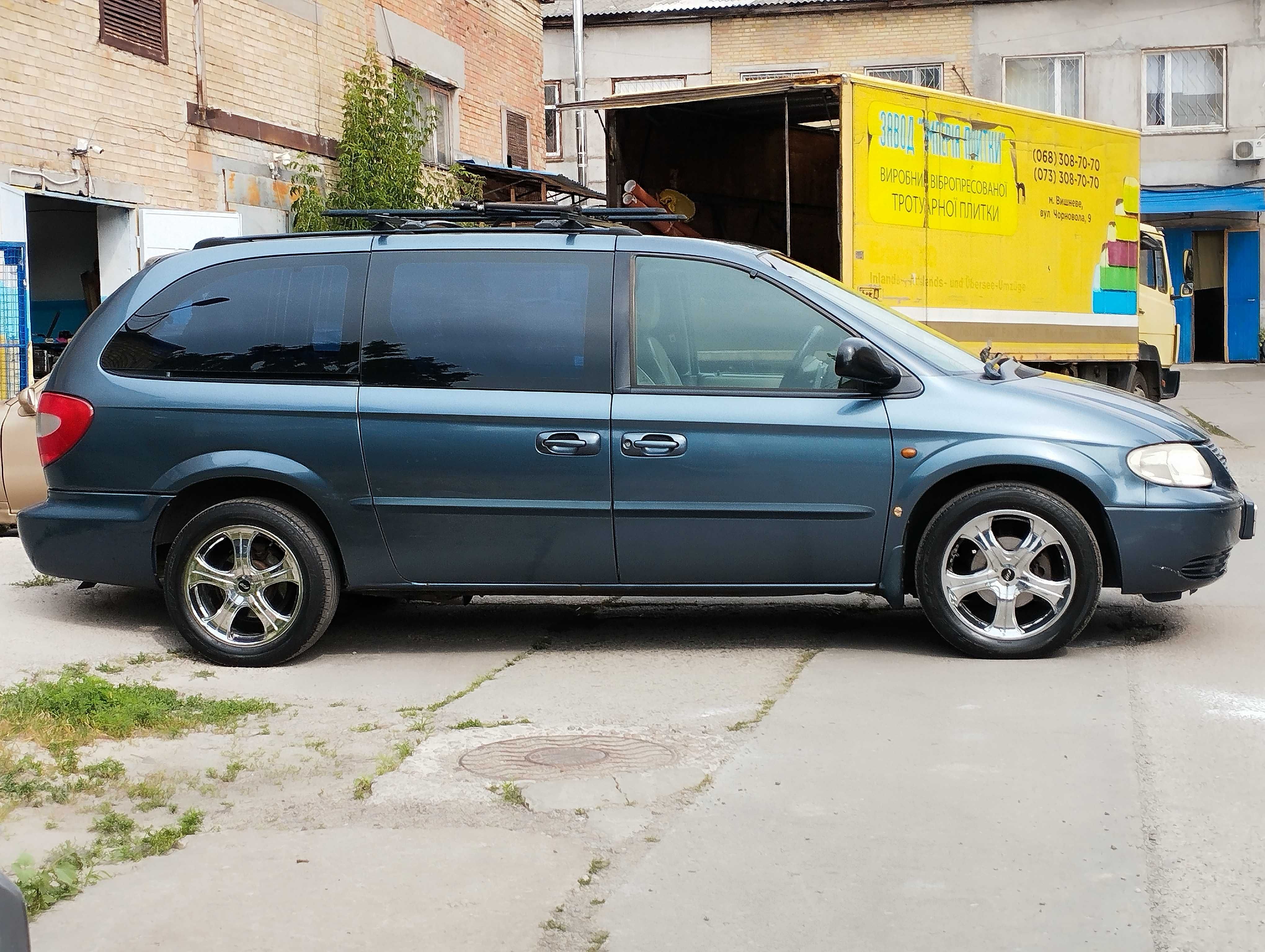 Chrysler Grand Voyager 3.3 v6 AT минивен на автомате газ бензин