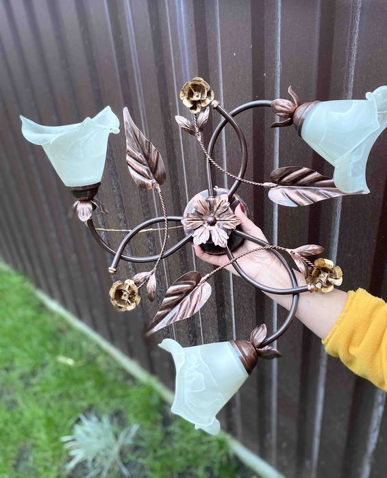 Кована люстра на 3 плафони