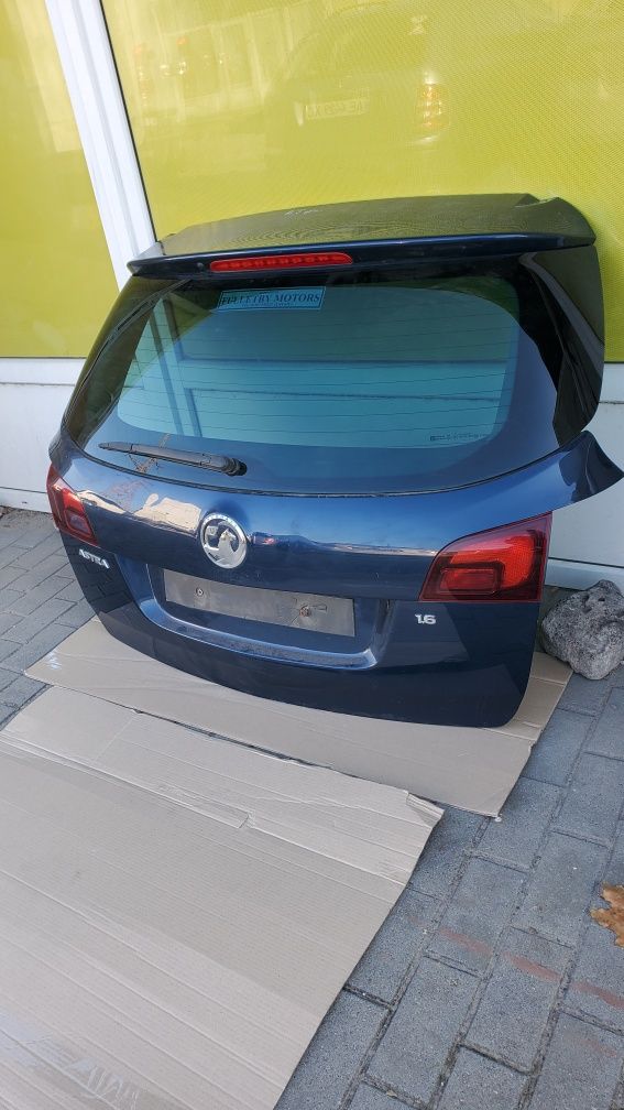 Кришка багажника, ляда  Opel Astra J. Caravan. 2010-2015р. Опель Астра