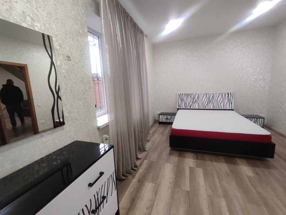 Продаж будинку з новим ремонтом. На 9 сотках землі. По вигідній ціні