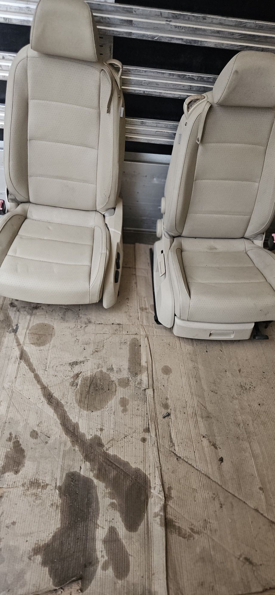 VW Eos 2007 Cabrio fotele siedzenia fotel kanapa przod tył skóra