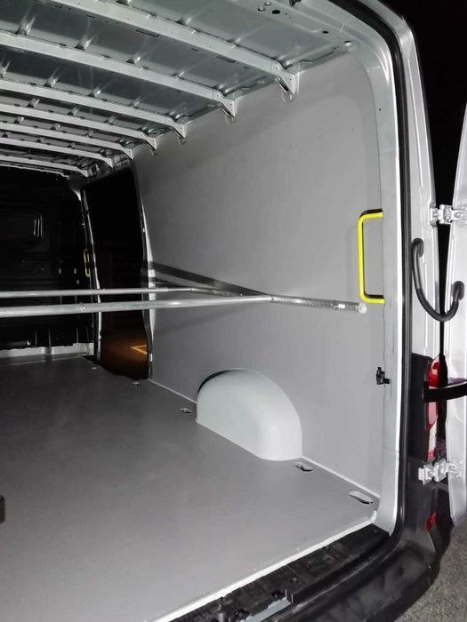 Zabudowa samochodu dostawczego VW Crafter L4H2/H3  //  KNAUTECH