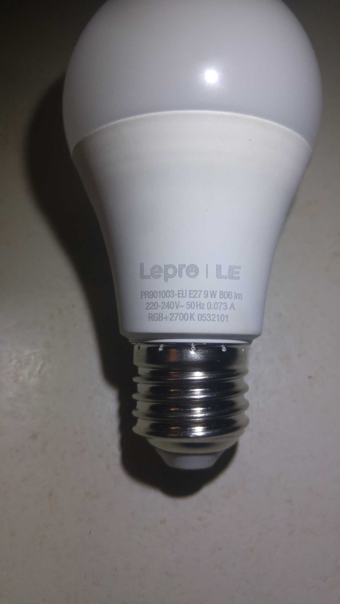 Умная многоцветная RGB LEd лампа