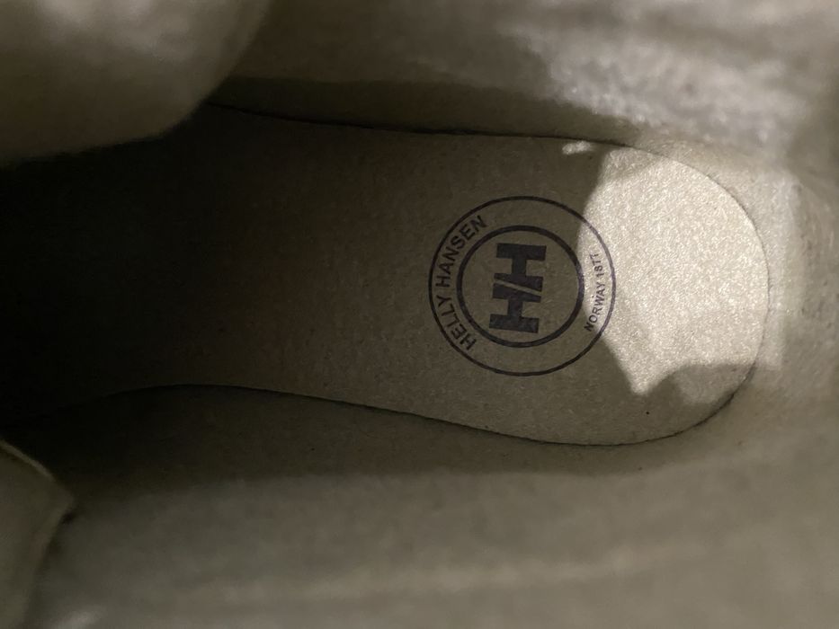 Продам мужские ботинки Helly Hansen