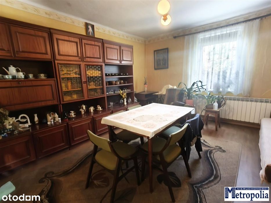 Dom + budynki gospodarcze, 2 wjazdy