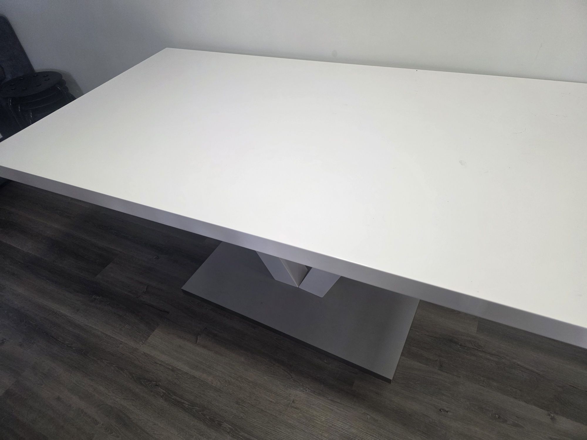 Mesa sala sem cadeiras