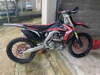Vendo Honda CRF 450 R 2014 em bom estado.