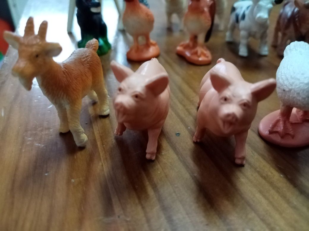 Vendo vários bonequinhos