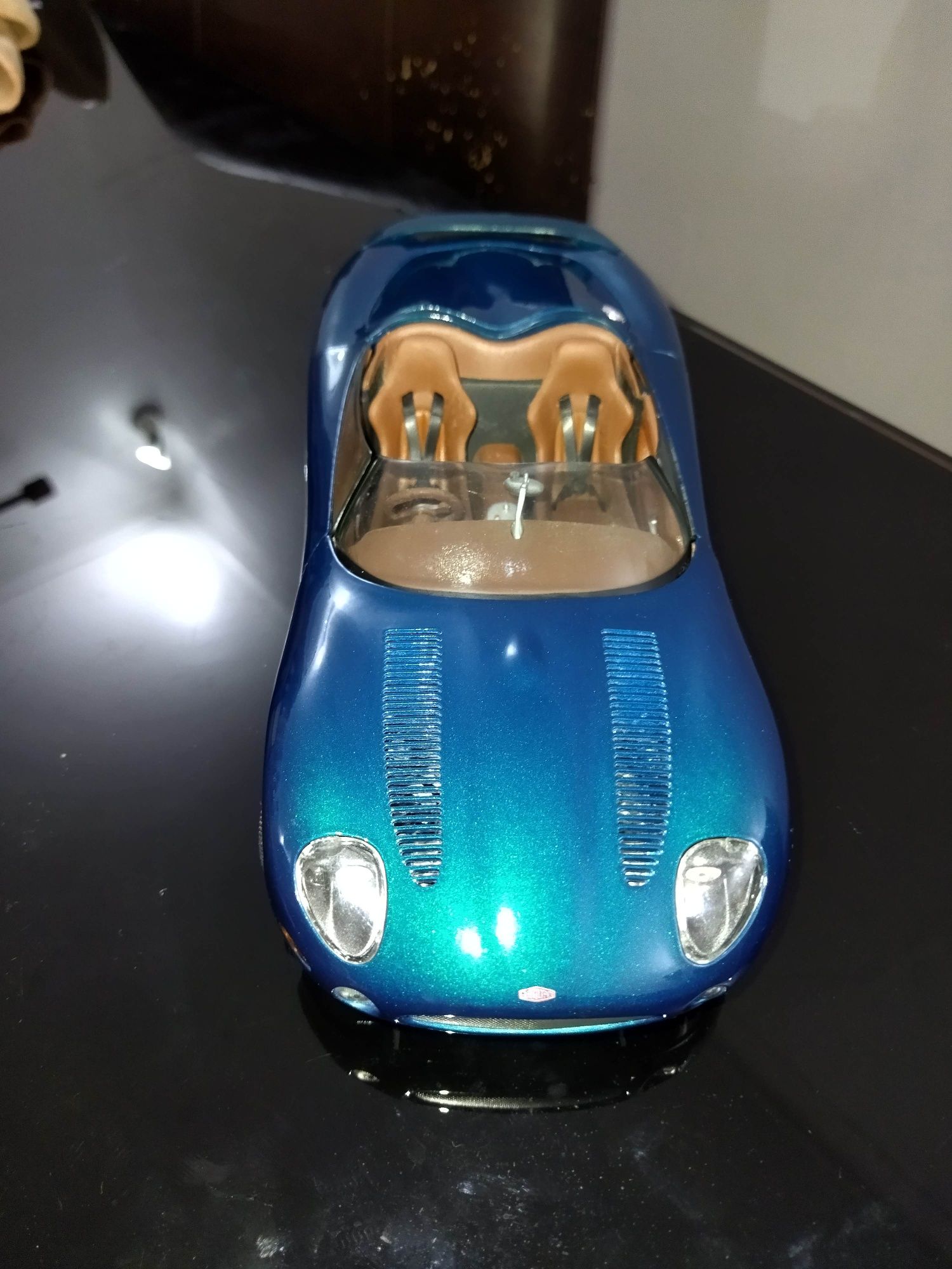 Jaguar XK 180 1:18 Maisto