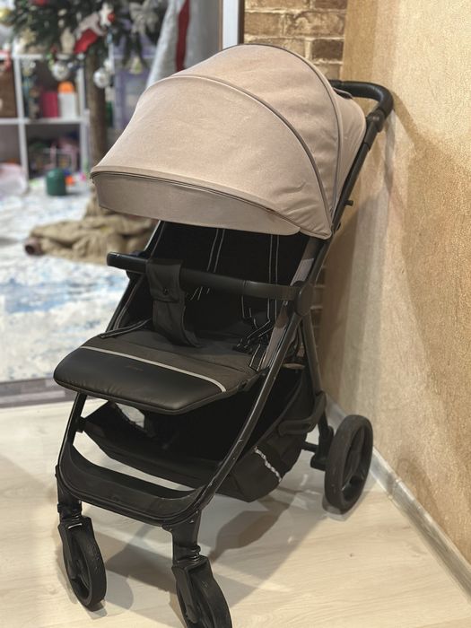 Прогулянкова коляска CARRELLO Bravo