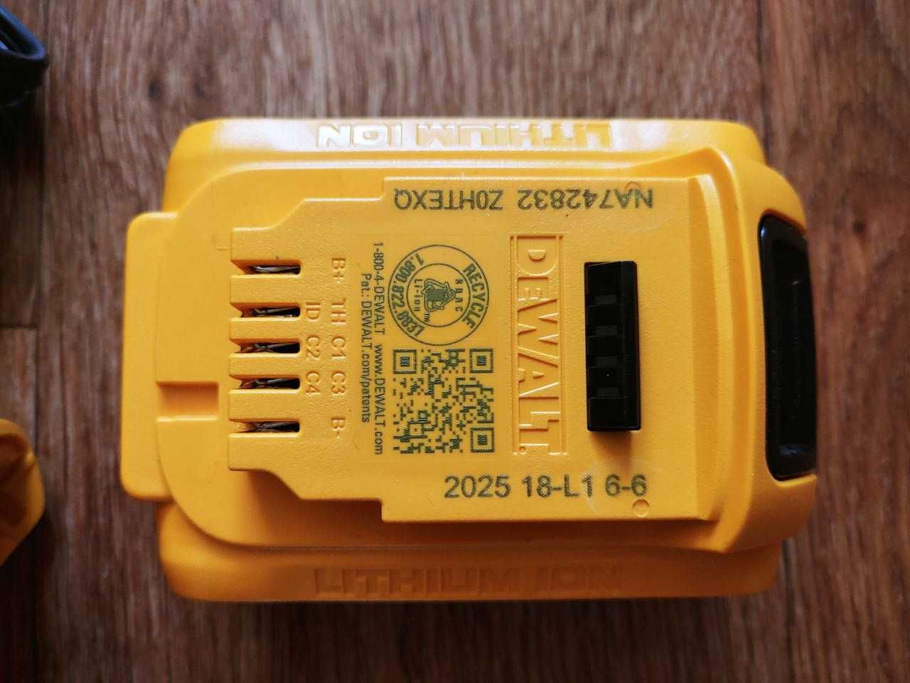 Аккумуляторный гайковерт Dewalt DCF921 4 Ач 20V