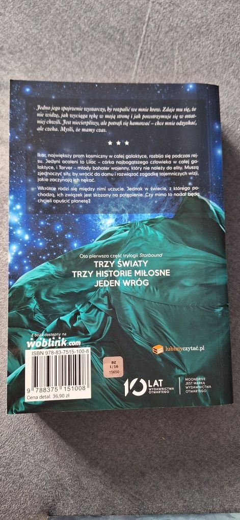 Książka "W ramionach gwiazd" Amie Kaufman i Meagan Spooner