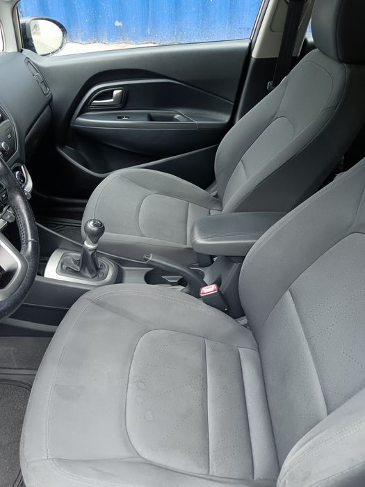 Kia rio III Hatchback 1.2 CVVT
