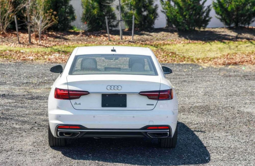 Audi A4 quattro Premium Plus S Line      2023