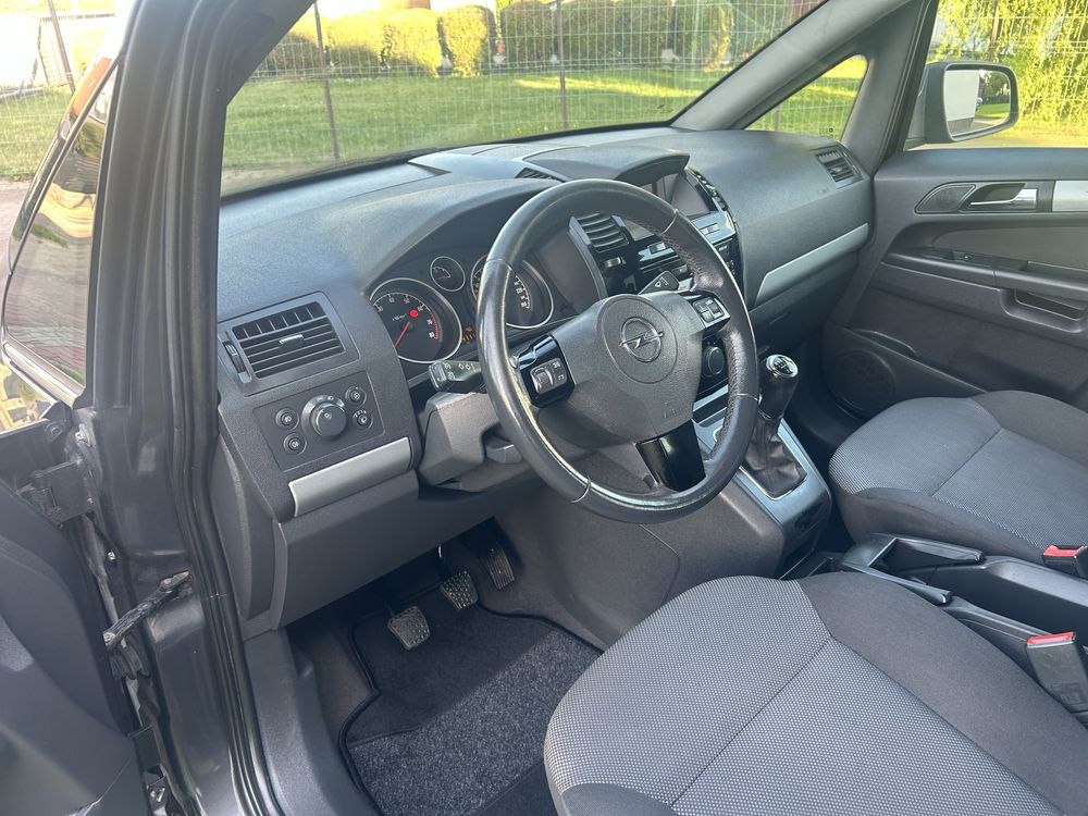 Opel Zafira 2011r. 1.8 benzyna 140KM BEZWYPADKOWY !!! 7 OSOBOWA !!!